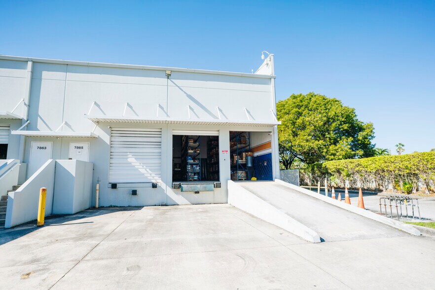 More Photos Of 7865 NW 46th St, Doral Warehouse For Lease