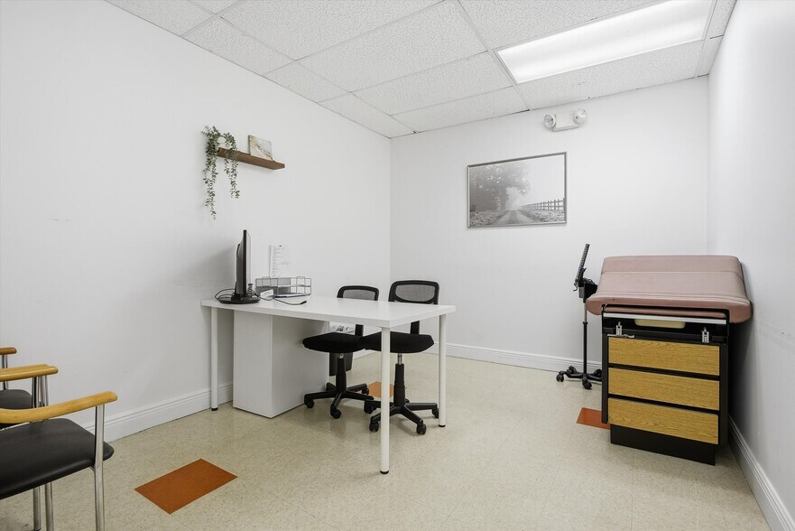More Photos Of 8527 Pines Blvd, Pembroke Pines Office For Sale