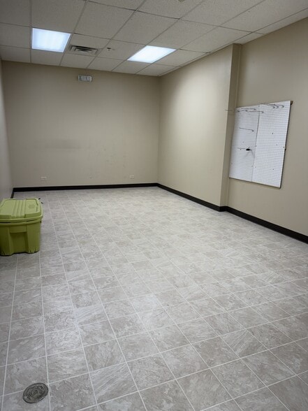 More Photos Of 22285 Pepper Rd, Lake Barrington Medical For Sale