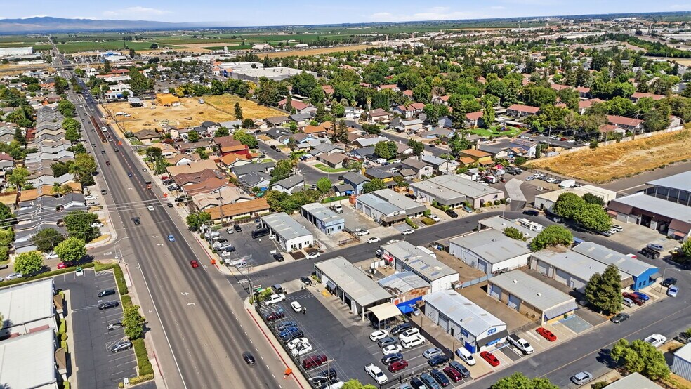 More Photos Of 1649 Carnegie St, Turlock Warehouse For Lease