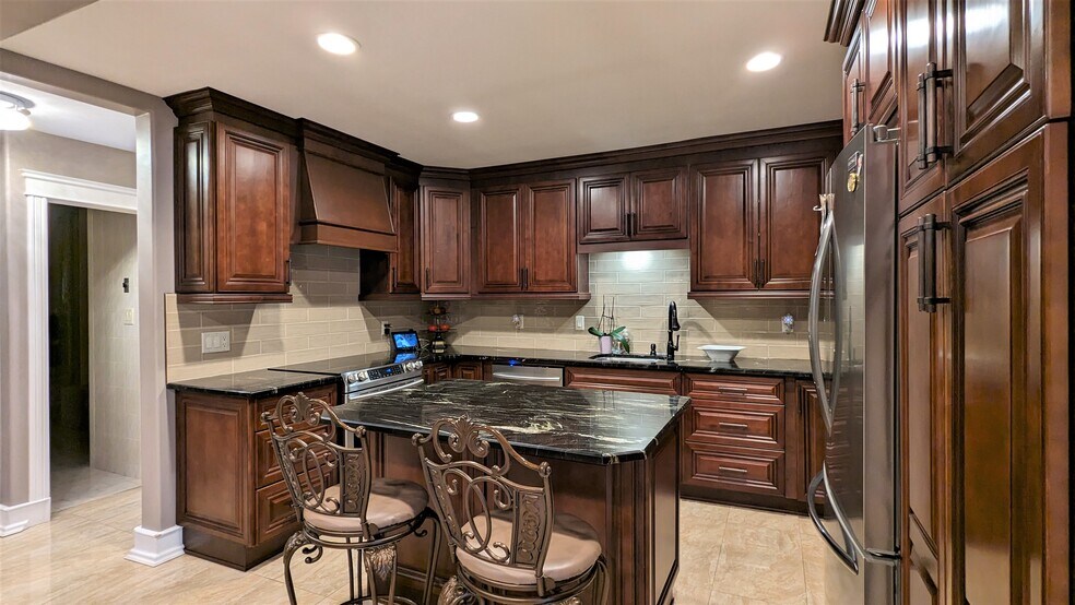 More Photos Of 816 Erie St E, Windsor Storefront Retail Residential For Sale