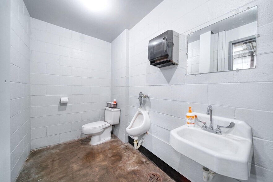 More Photos Of 1300 Mitchell St, Jackson Industrial For Sale