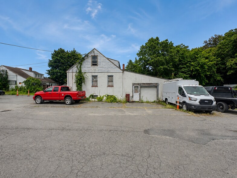 More Photos Of 1247 Queen St, Southington Freestanding For Sale