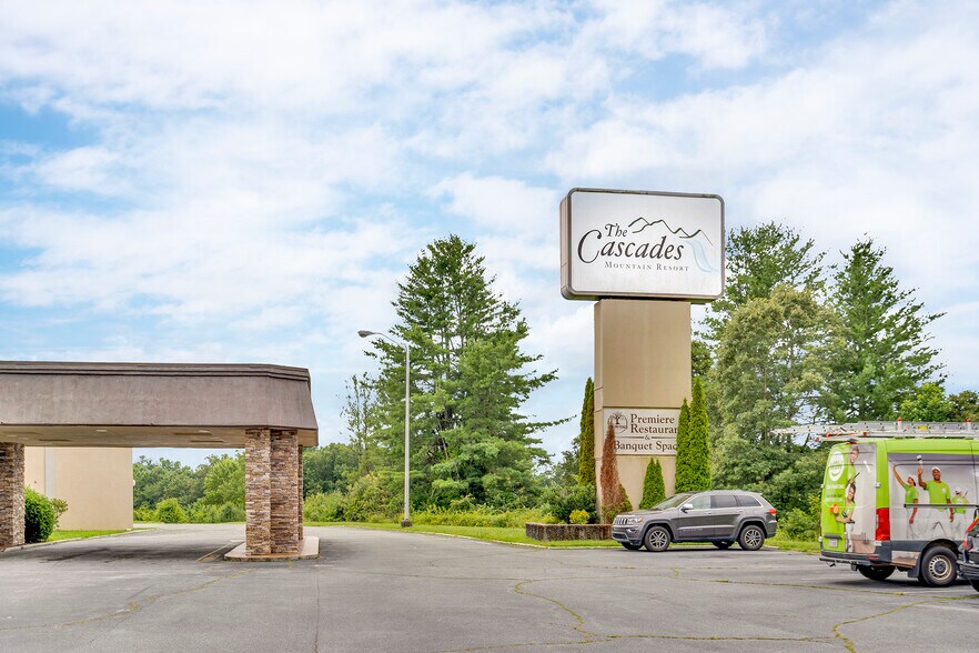 More Photos Of 201 Sugarloaf Rd, Hendersonville Hotel For Sale