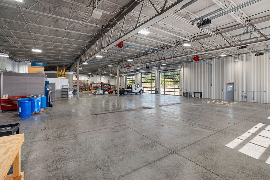 More Photos Of 2000 Stout St, Menomonie Auto Dealership For Sale