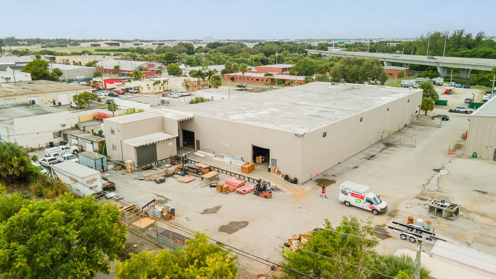 More Photos Of 2902 Tuxedo Ave, West Palm Beach Warehouse For Lease