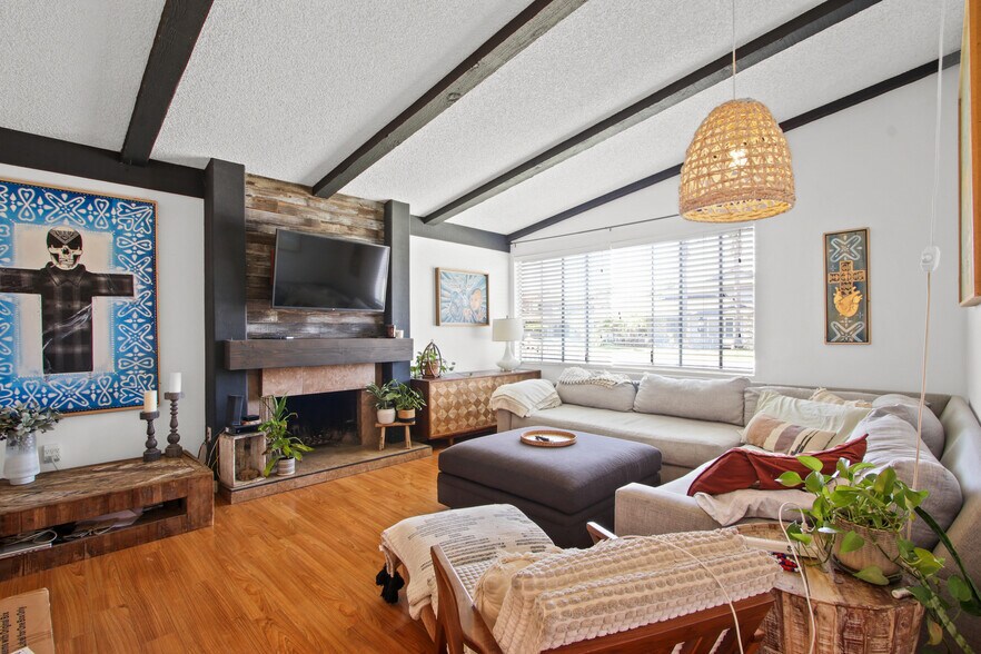 More Photos Of 18712 Demion Ln, Huntington Beach Apartments For Sale