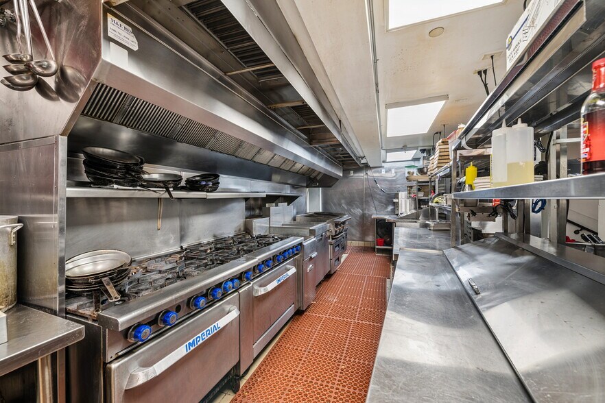 More Photos Of 8928-8930 Santa Monica Blvd, West Hollywood Restaurant For Lease