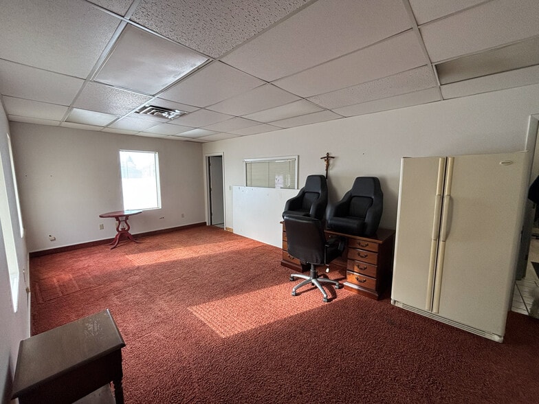 More Photos Of 1805-1811 Sawmill Pky, Huron Warehouse For Sale