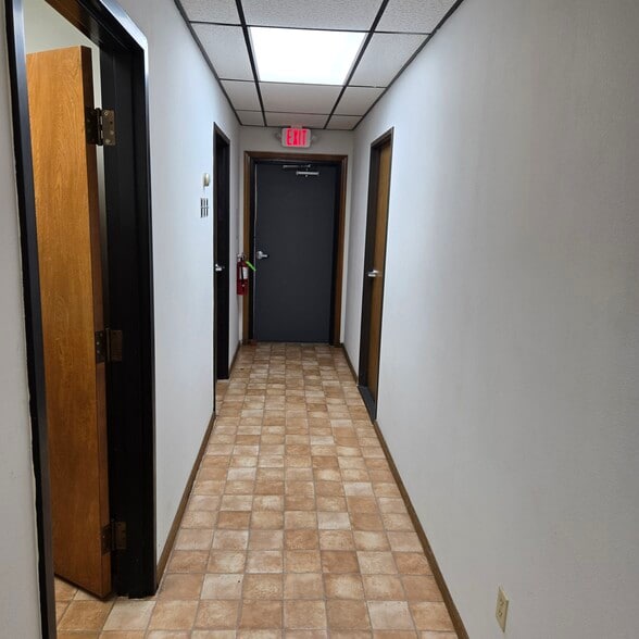 More Photos Of 1309-1313 W Ash Ave, Duncan Office For Sale