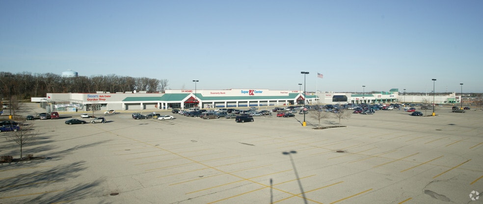 More Photos Of 400 E Rollins Rd, Round Lake Beach General Retail For Lease