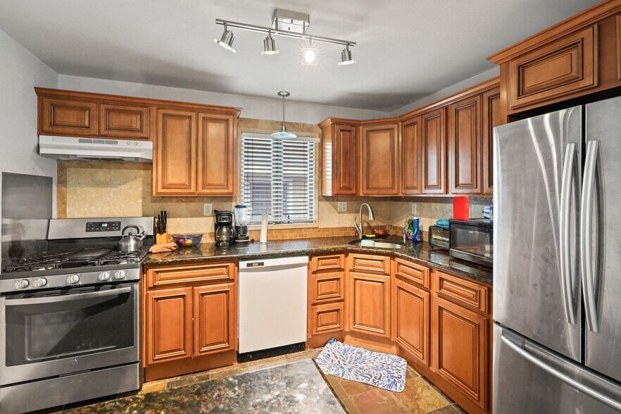 More Photos Of 65 Grand Central Ave, Lavallette Storefront Retail Residential For Sale