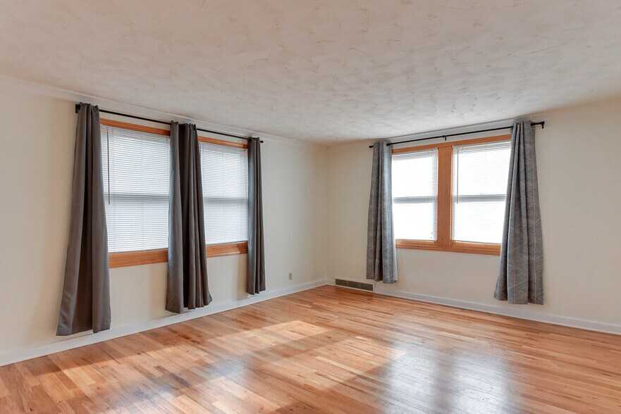 More Photos Of 817 N 48th St, Omaha Apartments For Sale