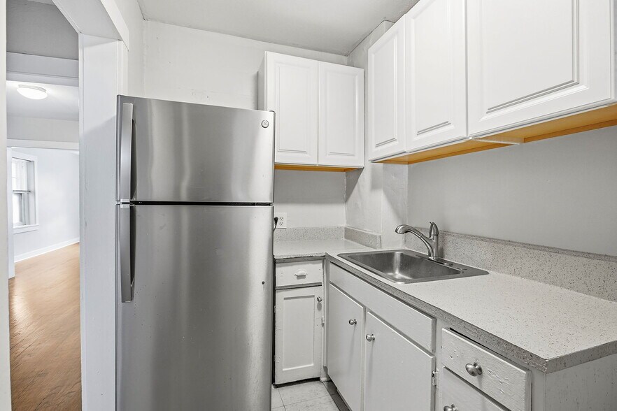 More Photos Of 1109 W 40th St, Kansas City Apartments For Sale