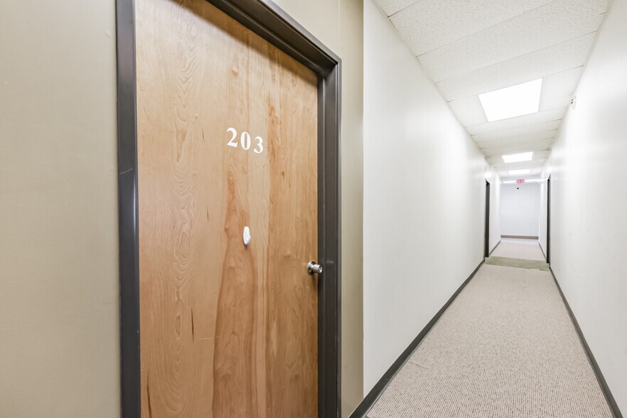 More Photos Of 20550 Townsen Blvd, Humble Office For Sale