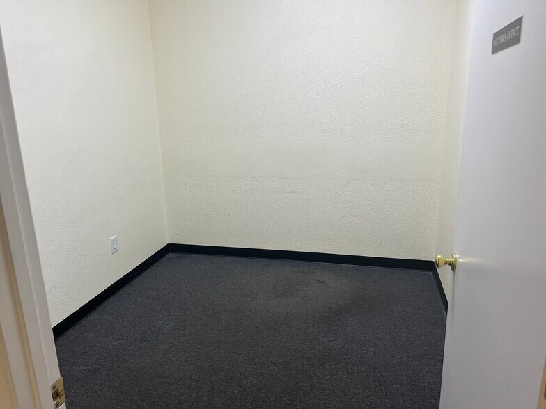 More Photos Of 4740-4780 US Highway 19, New Port Richey Unknown For Lease