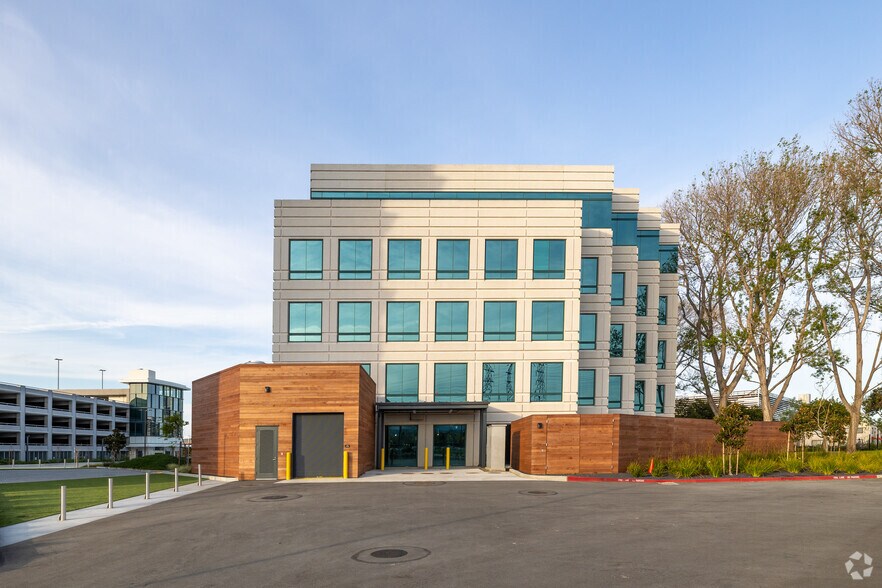 More Photos Of 555 Airport Blvd, Burlingame Office For Lease