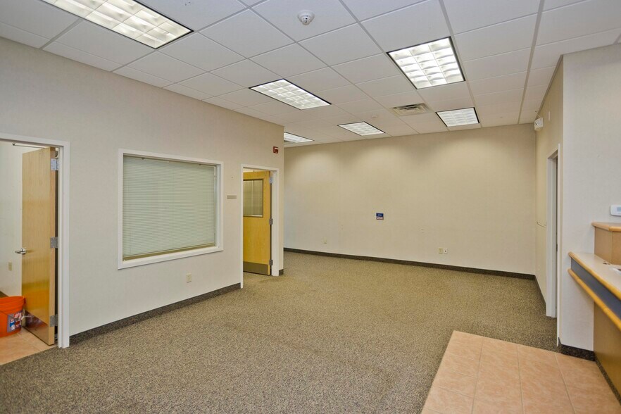 More Photos Of 422 Main St, Easthampton Freestanding For Lease