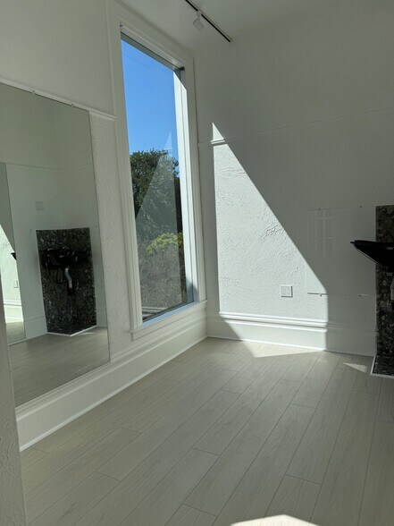 More Photos Of 3516 Sacramento St, San Francisco Storefront Retail Office For Lease
