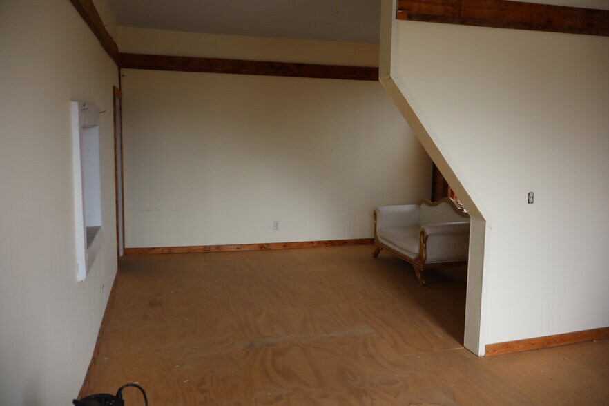 More Photos Of 108 NW Main St, Easley General Retail For Sale