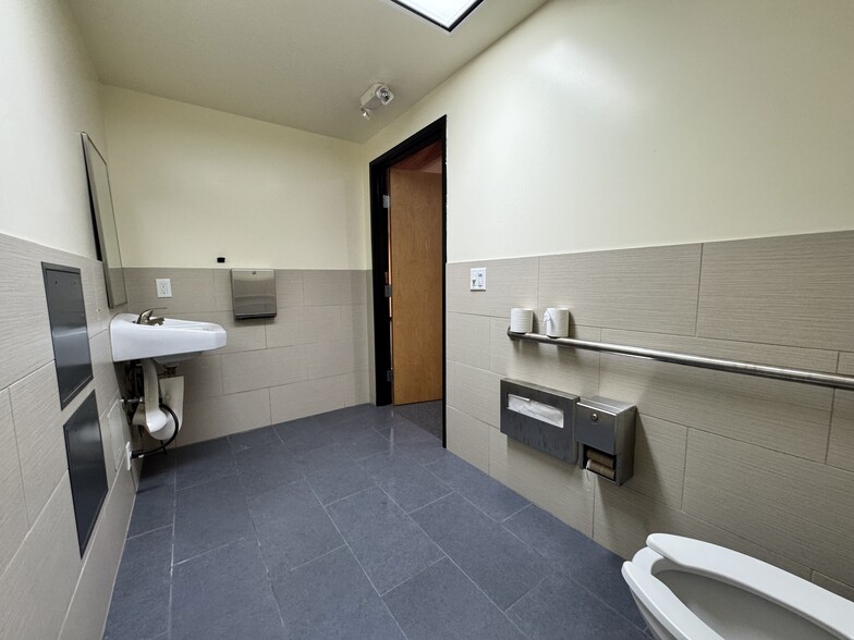 More Photos Of 3608 San Fernando Rd, Glendale Loft Creative Space For Lease