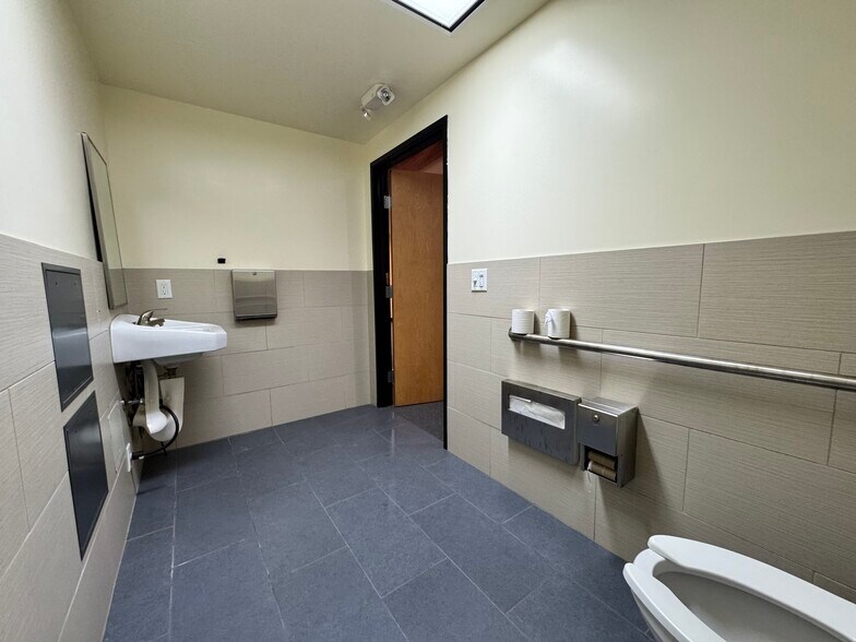 More Photos Of 3608 San Fernando Rd, Glendale Loft Creative Space For Lease