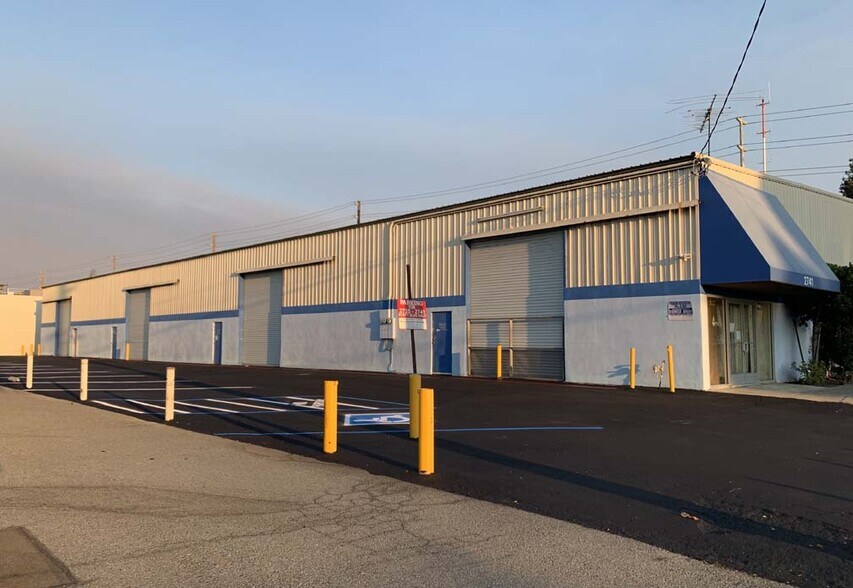 More Photos Of 2735-2741 Scott Blvd, Santa Clara Service For Lease