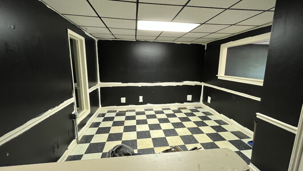 More Photos Of 4985-4991 Bethania Rd, Winston-Salem Office For Lease