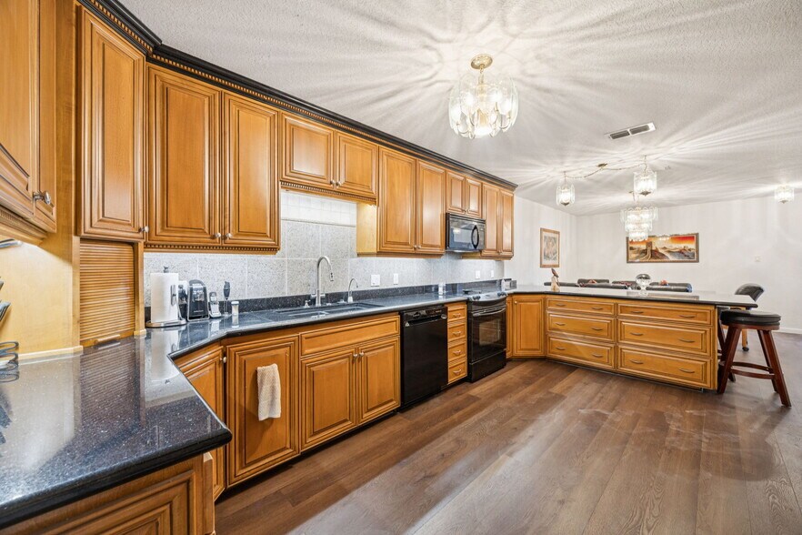 More Photos Of 930 Aviator Dr, Fort Worth Specialty For Sale