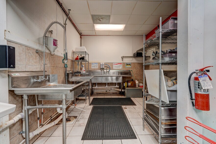 More Photos Of 247 W Kings Hwy, Eden Storefront Retail Office For Sale