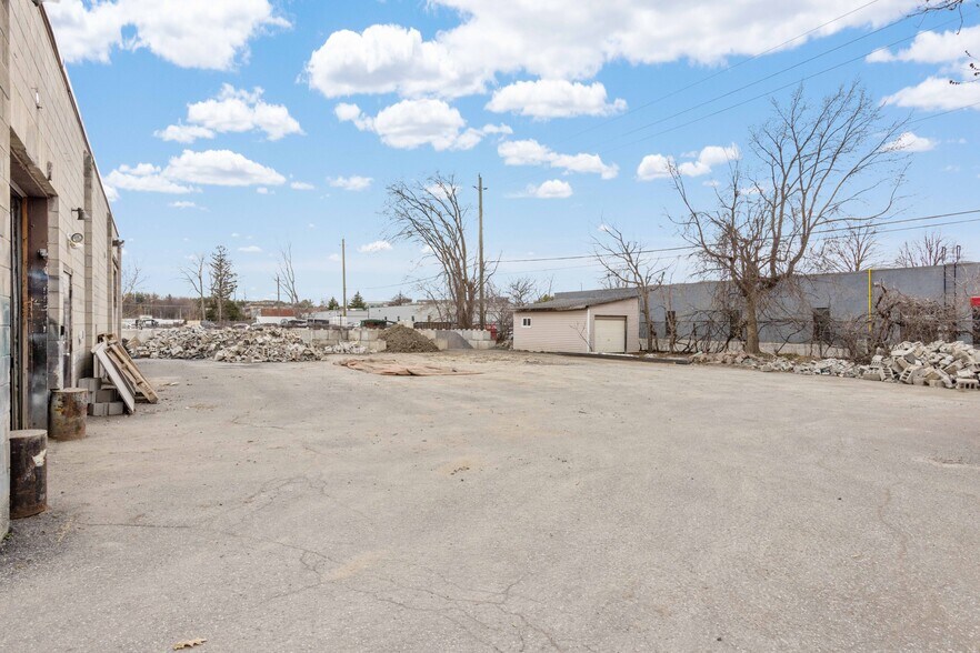 More Photos Of 7 Enterprise Ave, Ottawa Warehouse For Lease