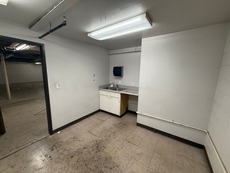 More Photos Of 11223 Washington Blvd, Whittier Freestanding For Sale