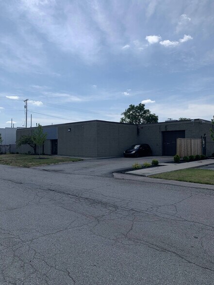 More Photos Of 1946 Lindorph Dr, Dayton Flex For Sale
