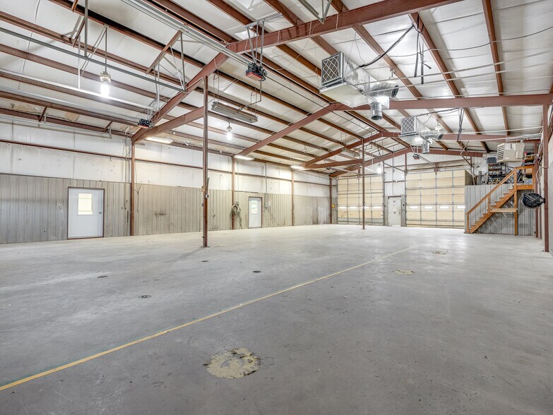 More Photos Of 122 N Hickory, Roff Flex For Sale