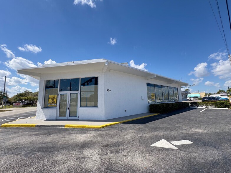 More Photos Of 959 S Federal Hwy, Deerfield Beach Freestanding For Lease