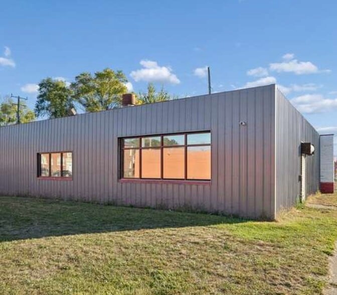 More Photos Of 8140 Fenkell Ave, Detroit Auto Repair For Sale