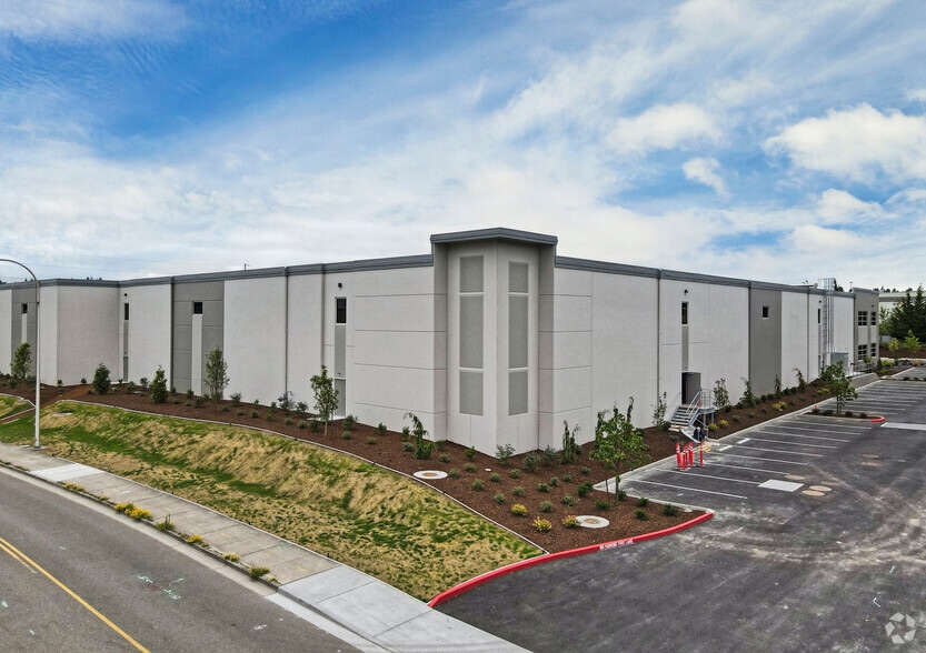 More Photos Of 6202 Associated Blvd, Everett Warehouse For Lease