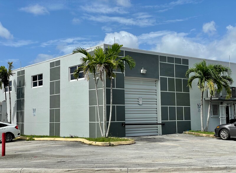 More Photos Of 270 W 79th Pl, Hialeah Warehouse For Lease