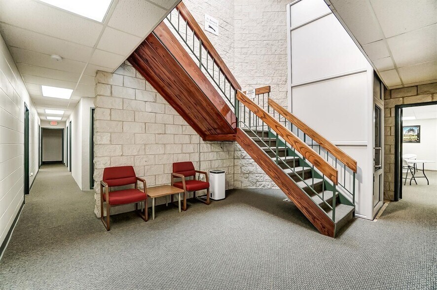 More Photos Of 4903 Vine St, Saint Bernard Medical For Lease