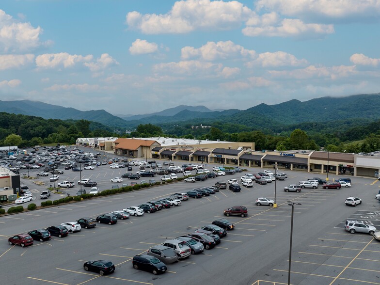 More Photos Of 177-297 Paragon Pky, Waynesville Freestanding For Lease