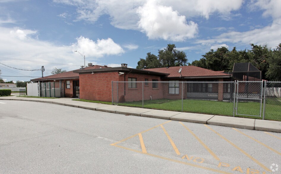 More Photos Of 2209 75th St W, Bradenton Religious Facility For Lease