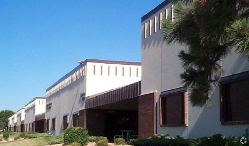More Photos Of 8800-8840 7th Ave N, Golden Valley Warehouse For Lease