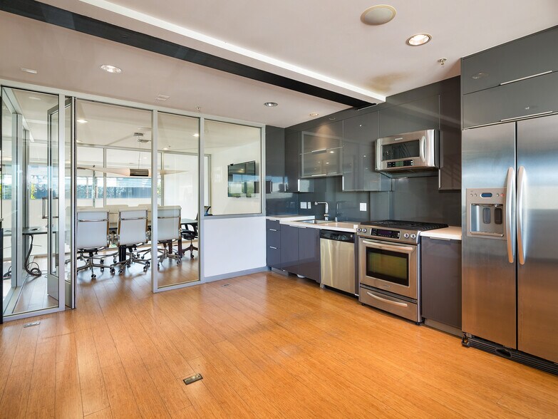 More Photos Of 215-237 California St, El Segundo Loft Creative Space For Lease