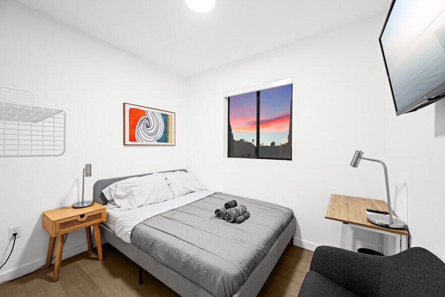 More Photos Of 2301 S Cloverdale Ave, Los Angeles Apartments For Sale