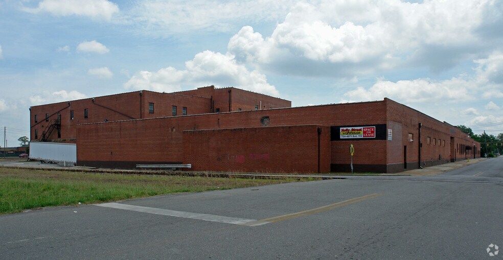 More Photos Of 105 E Holly St, Goldsboro Warehouse For Sale