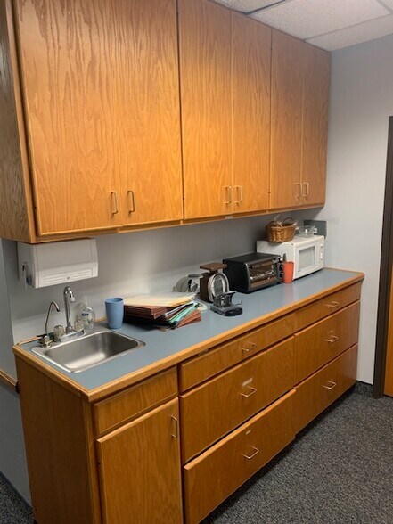 More Photos Of 1015 Chestnut Ave, Carlsbad Office For Sale