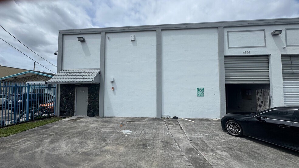 More Photos Of 4201-4250 NW 37th Ct, Miami Warehouse For Lease