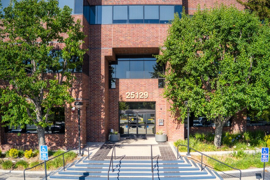 More Photos Of 25129 The Old Rd, Stevenson Ranch Loft Creative Space For Lease