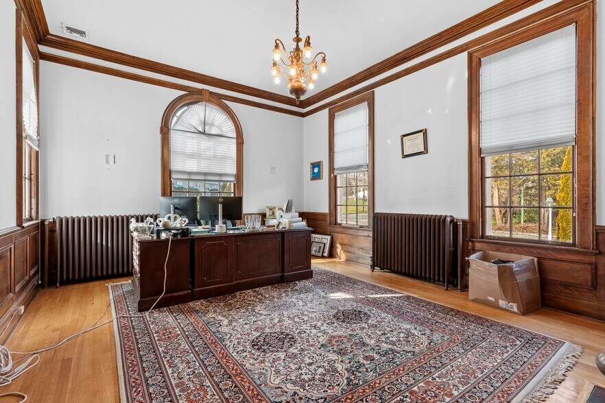 More Photos Of 31 N Main St, Essex Medical For Lease