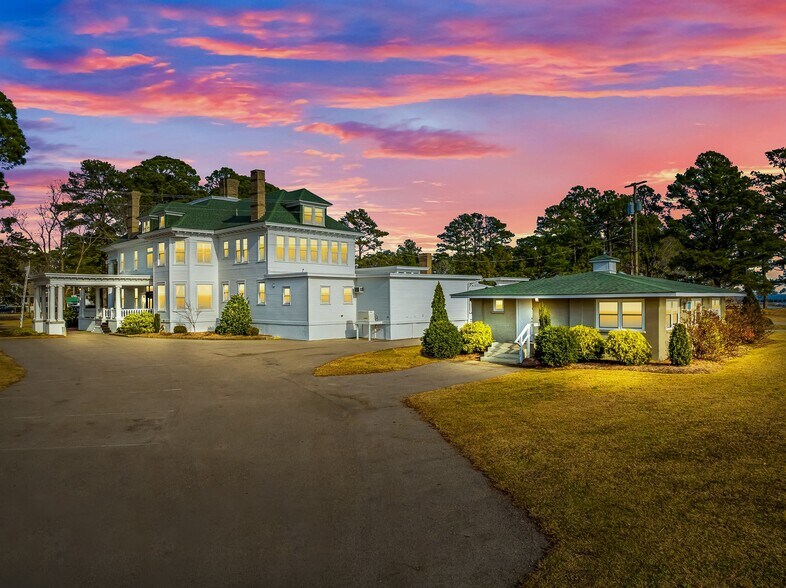 More Photos Of 738 E Main St, Belhaven Hotel For Sale